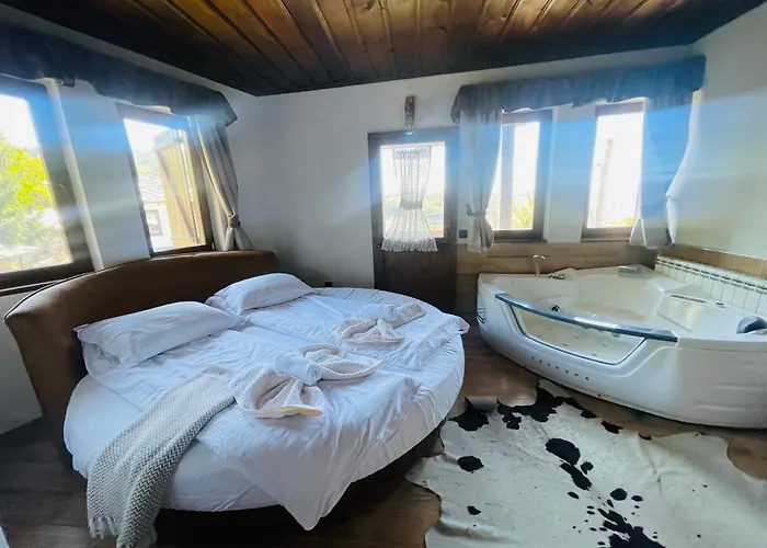 Луксозна вила родопски изгрев Лещен